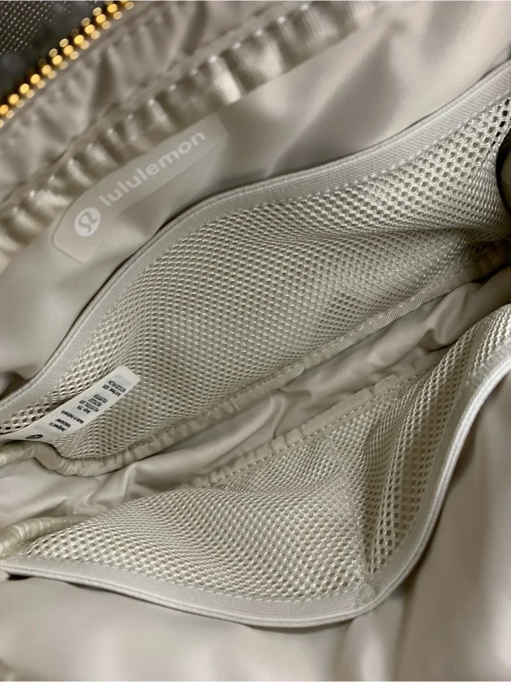 Lululemon Everywhere Belt Bag in Ivory Fleece
